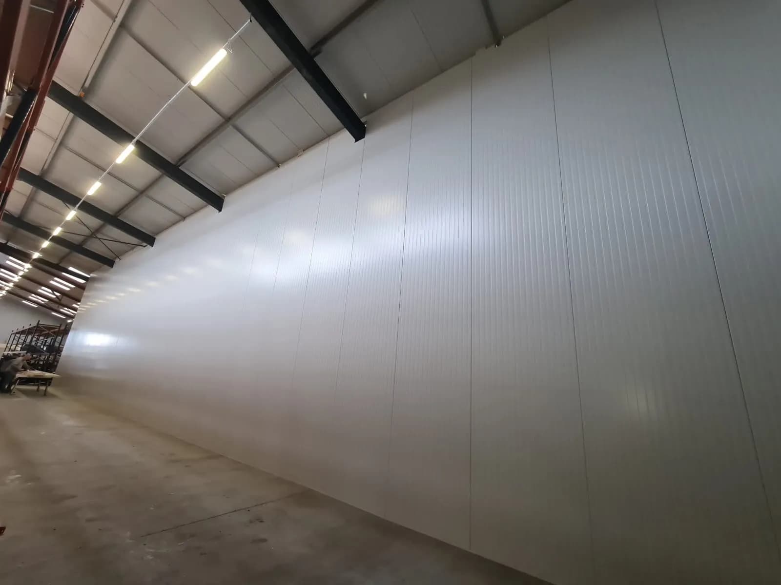 Chambre froide positive de stockage dans un entrepôt à Lille